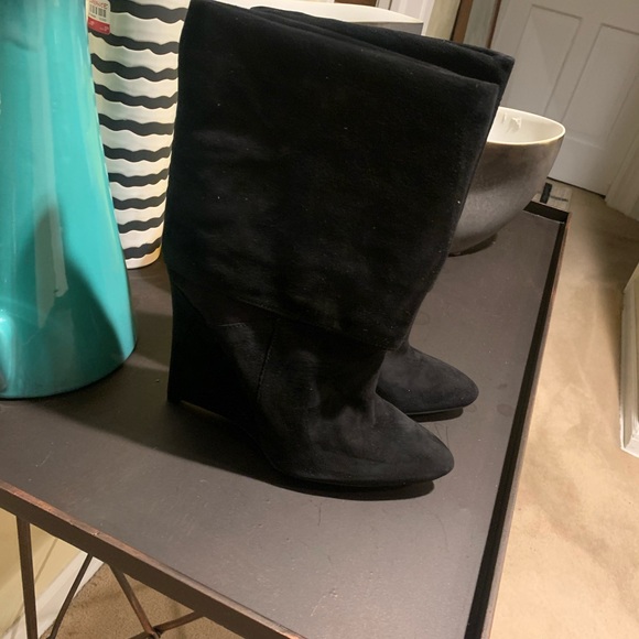 Enzo Angiolini Eadagene Black Suede Booties - Picture 10 of 12